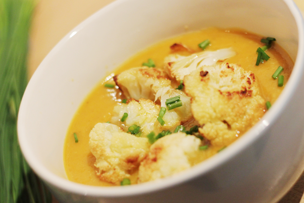 Yummi: Süßkartoffelsuppe mit gebackenem Blumenkohl